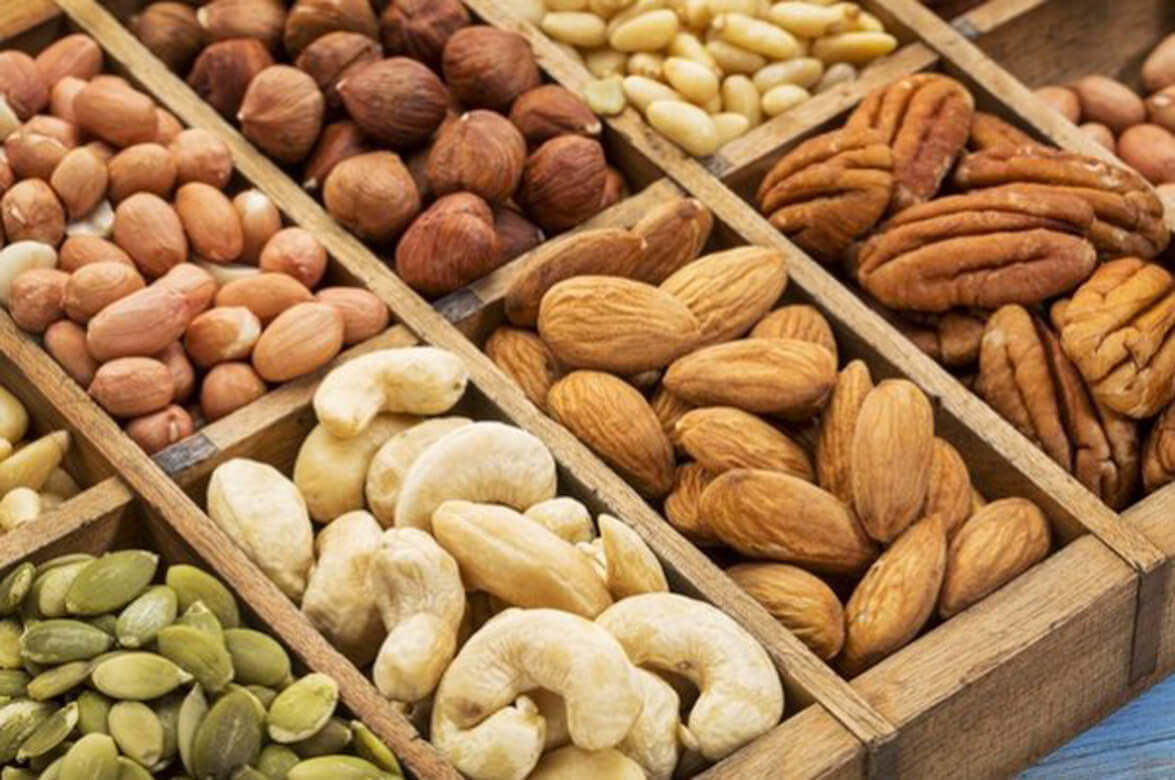 تجبني الاطعمه خلال فترة حملك ادخلي لتعرفي المزيد فوائد لك Nuts-and-seeds