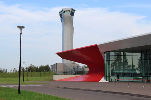 اجمل مطار في العالم: 15 مطار بهندسة مبهرة Shutterstock_196404875